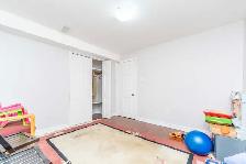 2 bedroom Basement available from 1st Sep @ Hurontario & William - Photo 4