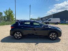 2017 Infiniti QX30 - Photo 4