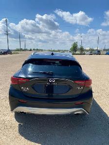 2017 Infiniti QX30 - Photo 8