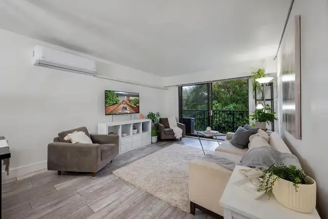 2 Bedroom Air Con Condo in Fraserview