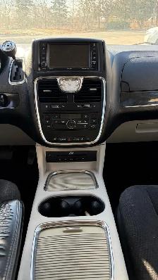 2015 Chrysler Town & Country Touring - Photo 9