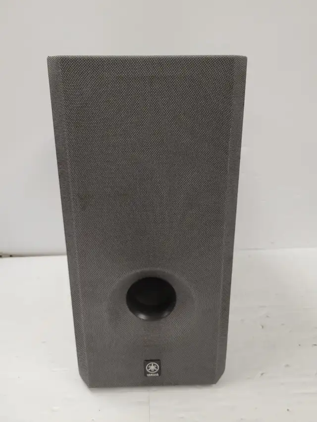 (B1560) Yamaha SW-9201 Subwoofer
