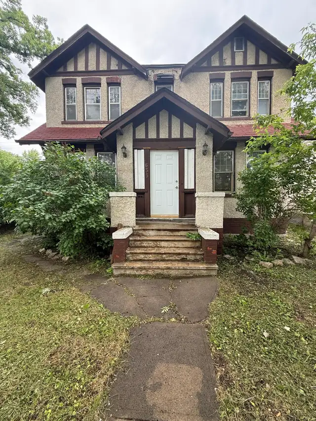Newly Renovated 2 Bedroom 1 bathroom apartment in St. Vital
