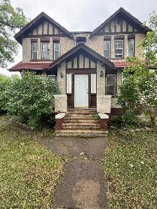 Newly Renovated 2 Bedroom 1 bathroom apartment in St. Vital