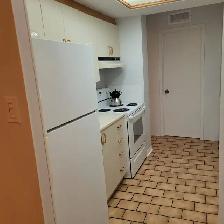 very Clean bright room for rent  , down town  $850 - Photo 4