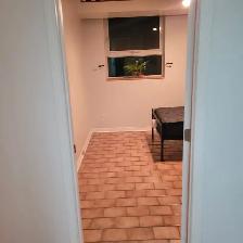 very Clean bright room for rent  , down town  $850 - Photo 6