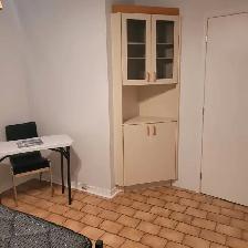 very Clean bright room for rent  , down town  $850 - Photo 9