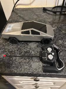 RC Electric Truck Toy - Photo 5