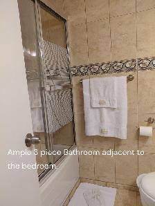 LARGE FURNISHED ROOM FOR STUDENTS. AVAILABLE AUGUST 2026.  CREDI - Photo 2
