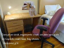 LARGE FURNISHED ROOM FOR STUDENTS. AVAILABLE AUGUST 2026.  CREDI - Photo 4