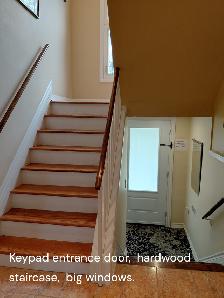 LARGE FURNISHED ROOM FOR STUDENTS. AVAILABLE AUGUST 2026.  CREDI - Photo 10