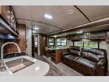 2017 Cruiser Radiance Ultra Lite 28QD