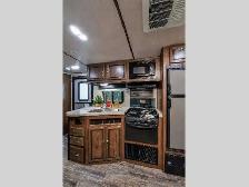 2017 Cruiser Radiance Ultra Lite 28QD - Photo 9