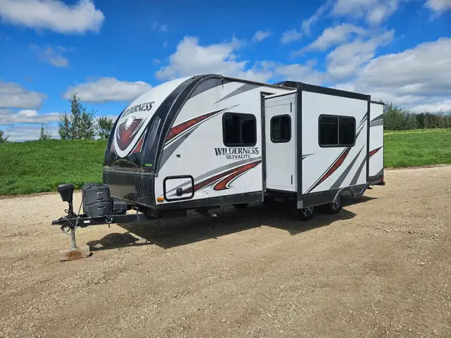 2018 Wilderness 23 Ft T/A Travel Trailer 2185RB