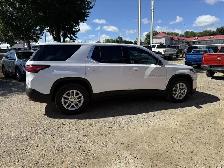 2023 Chevrolet Traverse LS AWD - Photo 3
