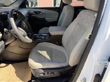 2023 Chevrolet Traverse LS AWD - Photo 7