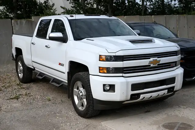 2018 Chevrolet Silverado 2500HD Z71 4x4 | L5P 6.6L DIESEL | CREW