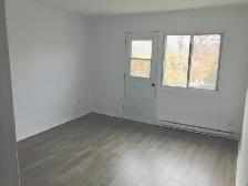4 1/2 avec 2 chambres fermées et électroménagers - Photo 2