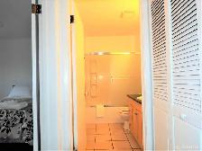 BEAUTIFUL DOWNTOWN PENTICTON SHARED APT $900/ROOM - 2 ROOMS LEFT - Photo 4