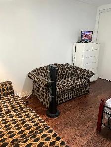 Gorgeous and Furnished Main Floor Room in Scarborough for Rent - Photo 2