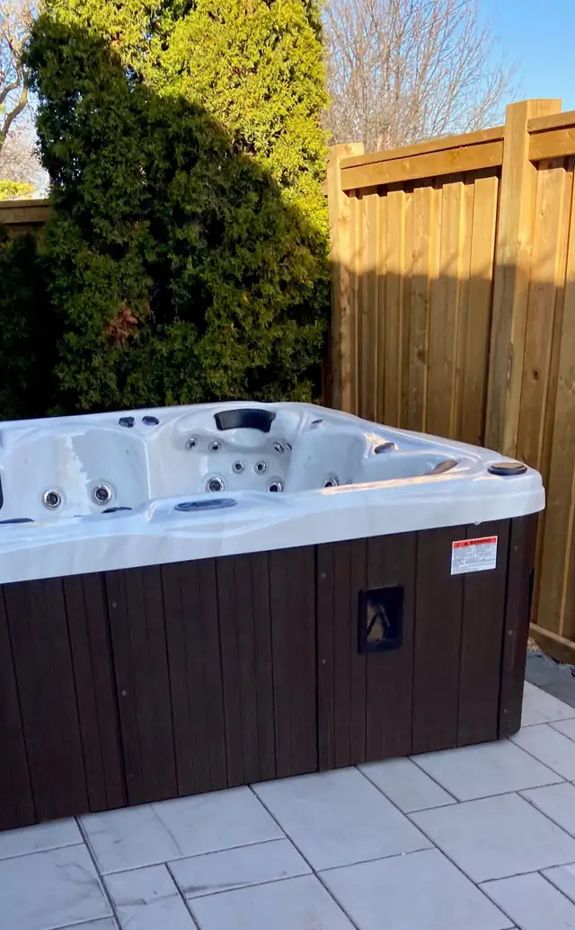 Door Crasher Sale! New 6 Person Spas -54 Jets - Free Delivery KG