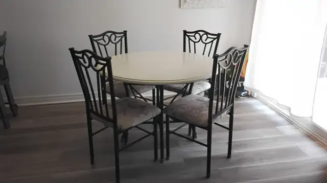 Round Dining Table and Four Chairs
