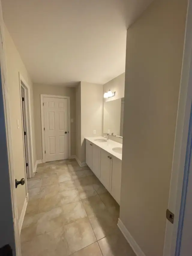 Large beautiful room renting in riverside south Summerhill area