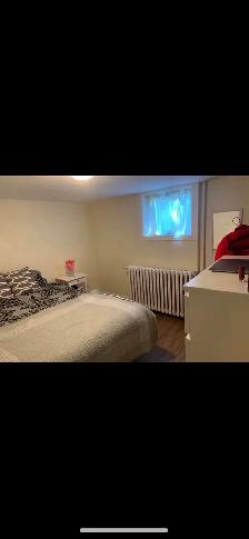 High Park Blvd-Roncesvalles Bright, clean & quiet 1 Bdrm Sept 1 - Photo 2