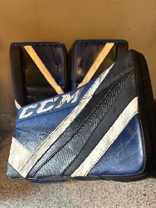 CCM E-Flex5 pads/gloves for sale - Photo 2