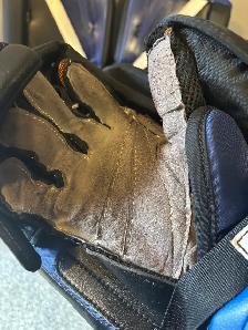 CCM E-Flex5 pads/gloves for sale - Photo 3