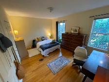 FURNSHED RM IN a GR8 FEMLE HOUSESHRE ACRS FRM OTT-U&RIDEAU CNTR