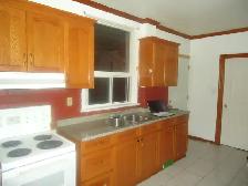 Furnished 1st Flr Bedrm Sept 1, near Bloor & Dufferin Subway STN - Photo 3