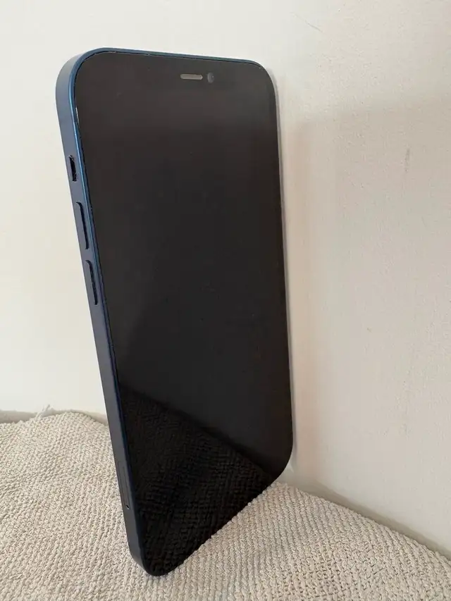 250$ - Apple iPhone 12 64GB