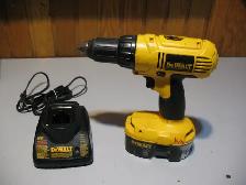 DeWalt 18 Volt Drill Package with Case - Photo 3