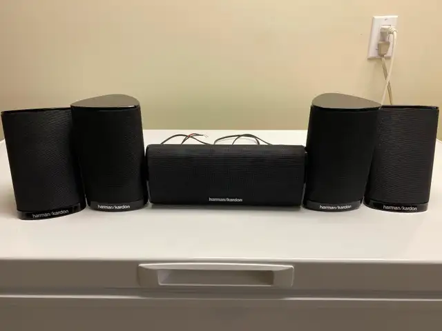 Harmon/Kardon 5 Speaker Home theatre set , Center & 4 satellite
