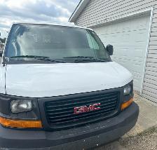 2008 GMC Savana 2500 - Photo 2