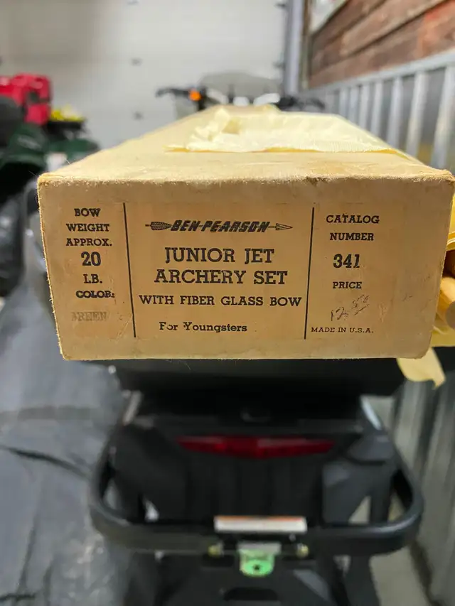Ben Pearson Recurve Bow Junior Archery Set in original box with