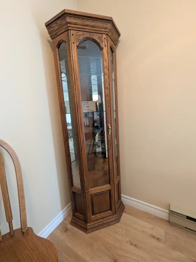 Corner cabinet