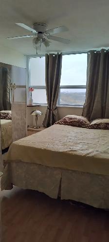 Rent room close to SquareOne Mississauga available now - Photo 3