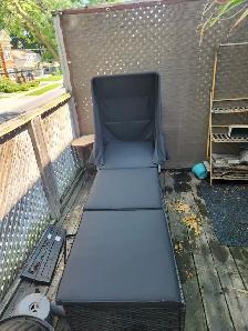 Outdoor lounger with sun cover