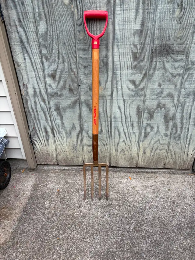 4 Tine True Temper Garden Spading Fork !
