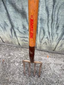 4 Tine True Temper Garden Spading Fork ! - Photo 2