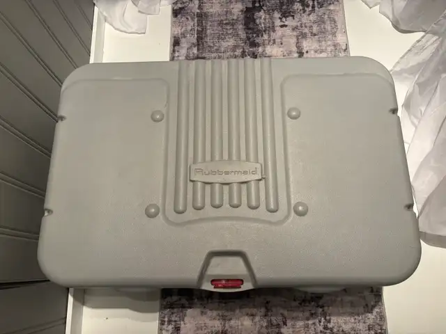 Rubbermade Storage Container