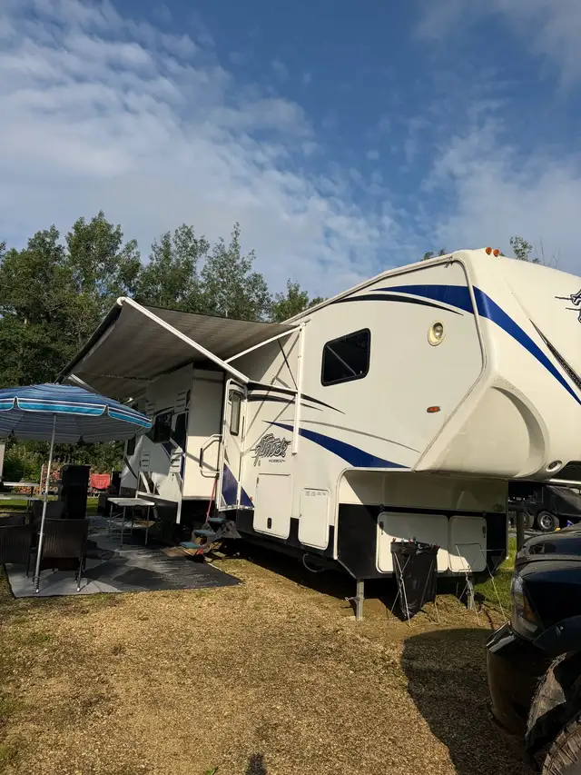 2014 Attitude eclipse fifth wheel toy haulier