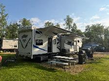 2014 Attitude eclipse fifth wheel toy haulier - Photo 2