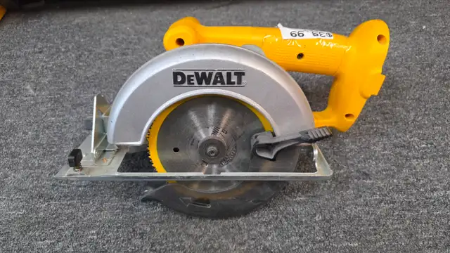 DEWALT 18v 6-1/2' Cordless Circular Saw TOOL ONLY - DW939