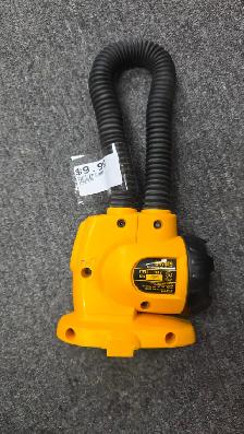 DEWALT 18v Flexible Flood Light TOOL ONLY - DW919 - Photo 2