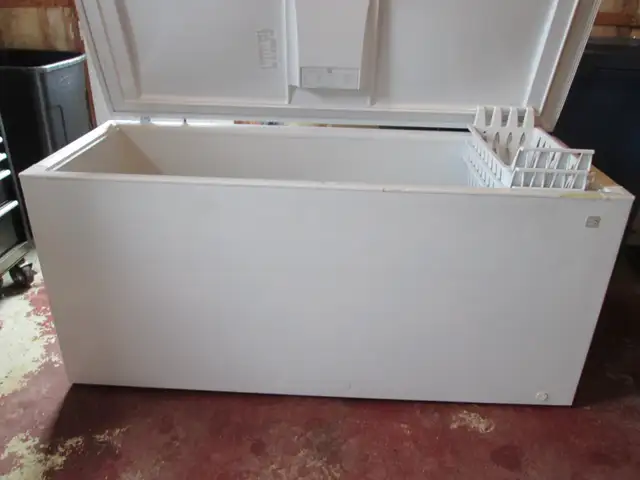 Congélateur coffre 25 pied cube à vendre.