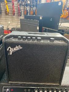 Fender Mustang LT25 Guitar Amp @ Cashopolis!!