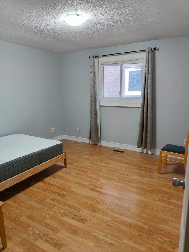 Room for rent walking to Erin Mills Town Centre